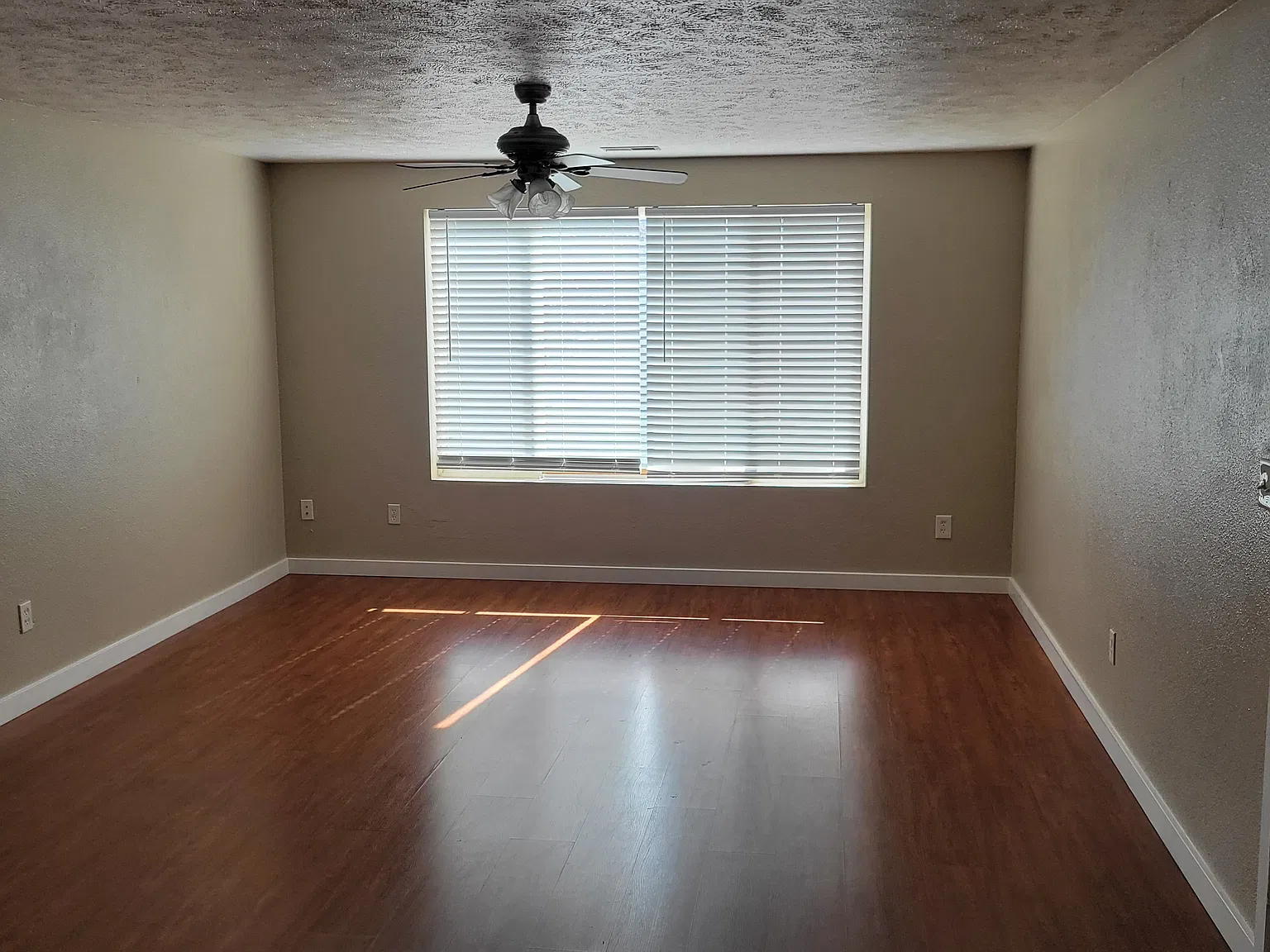 920 W Kiernan Ave — Photo 3