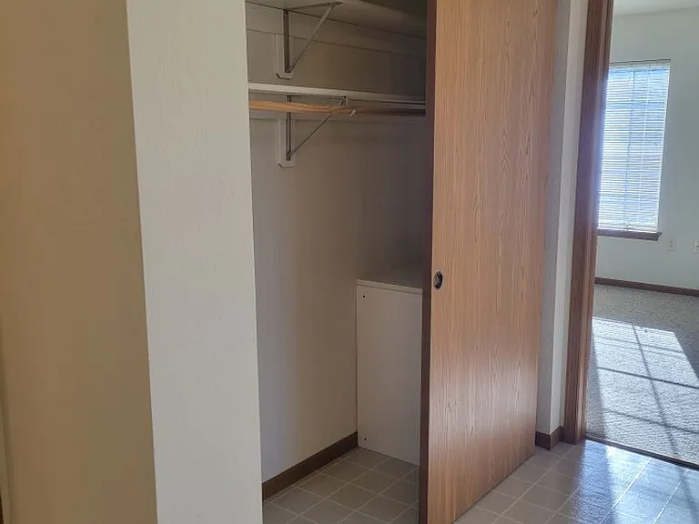 606 W State St — Photo 6