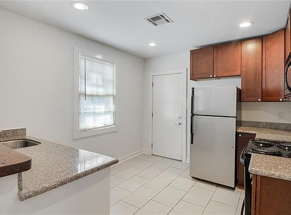 5th image of 7541 Willow St