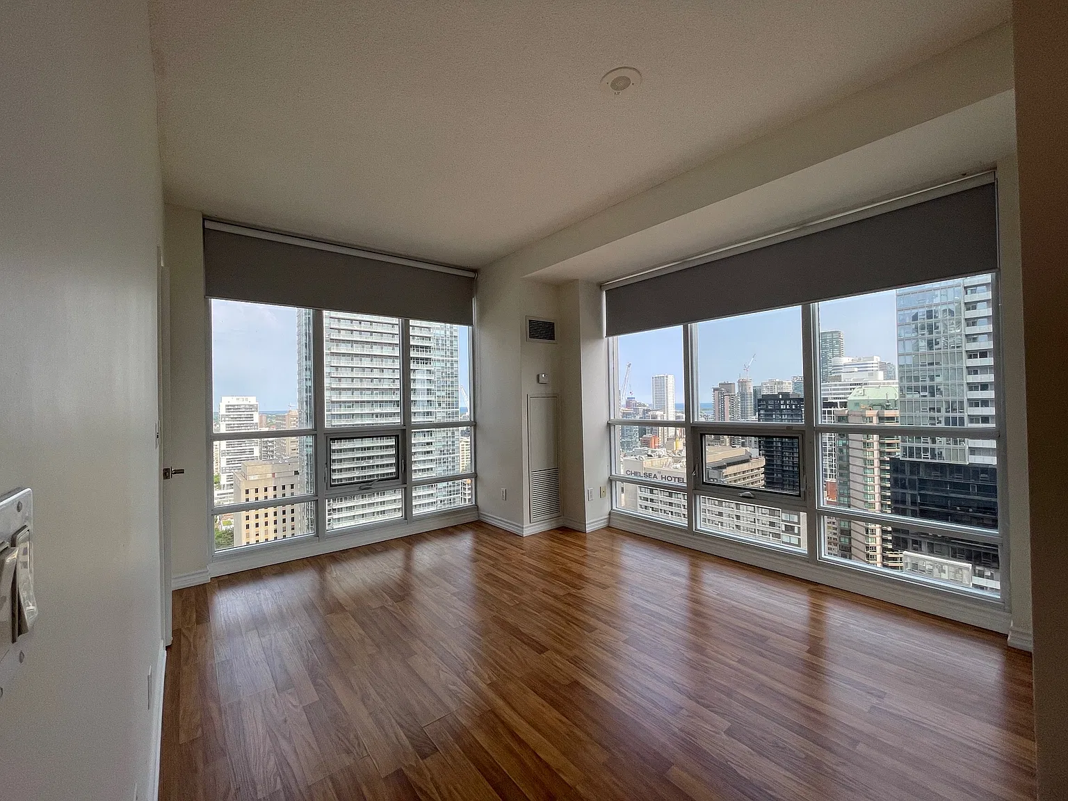 2 bed, 990 sqft, $3,300 — Photo 2