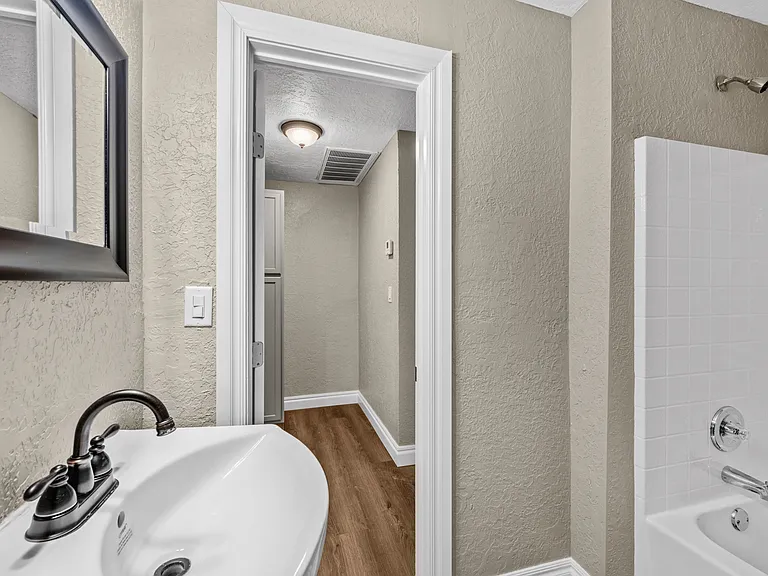 1805 NW Dearborn Ave — Photo 17