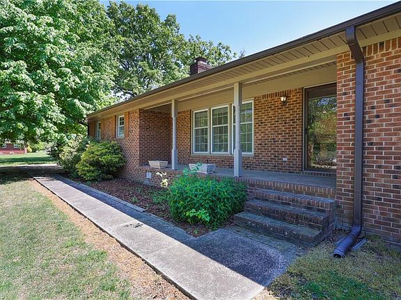 3rd image of 3229 Silver Maple Rd