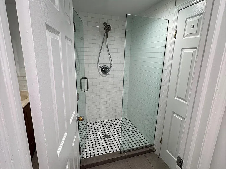 2031 Tomlinson Ave #1R — Photo 13