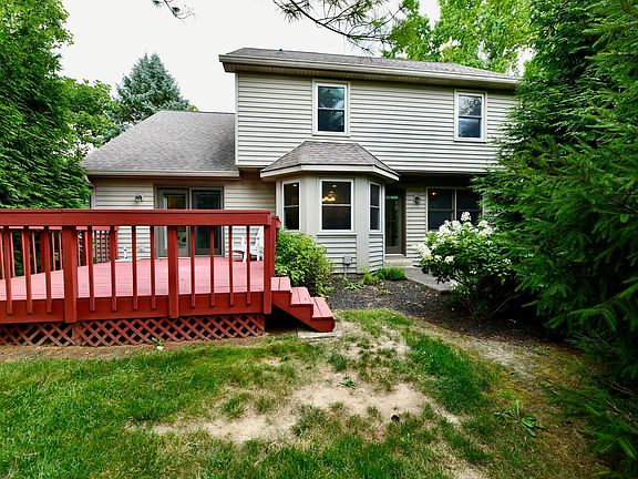 2nd image of 925 Quiet Bay Cir