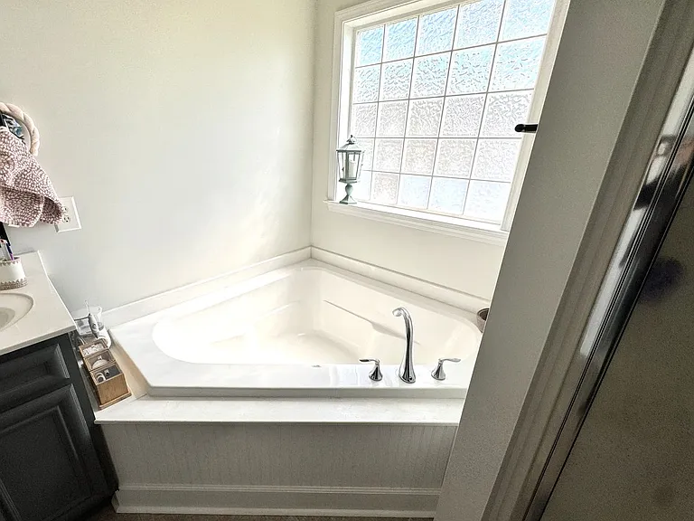 418 Amaryllis Ln — Photo 22