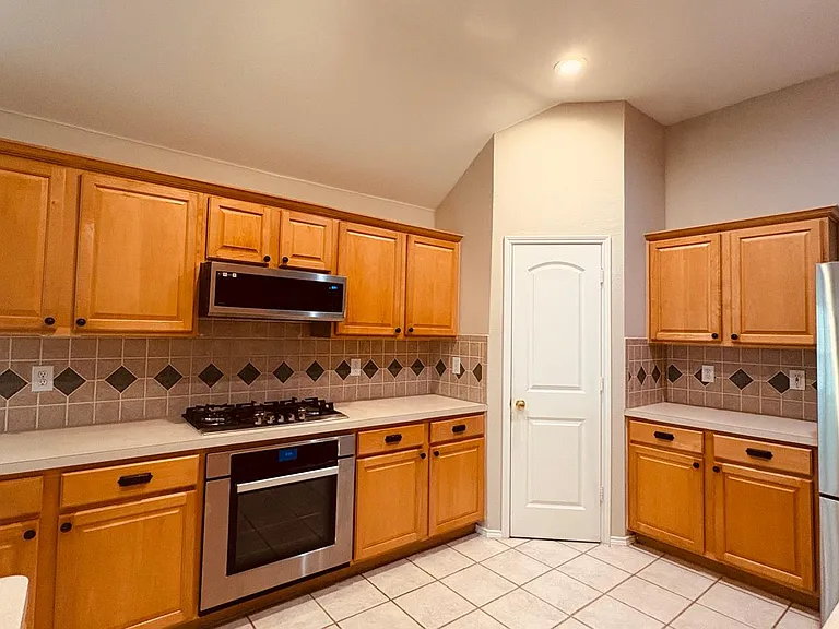 5970 Dustin Trl — Photo 11