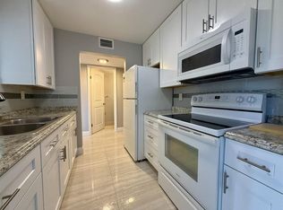 26 Golfs Edge APT A, West Palm Beach, FL 33417