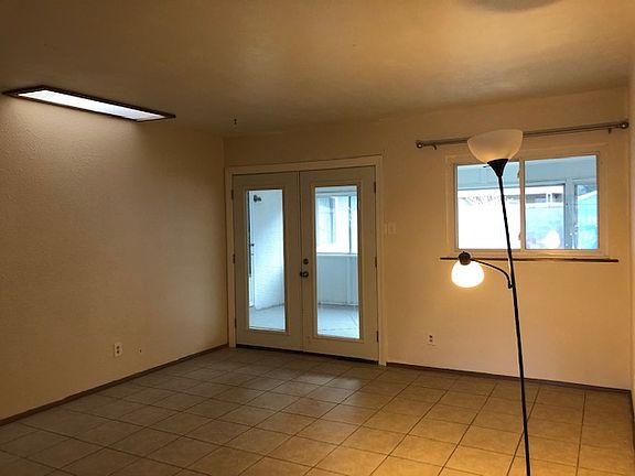4th image of 2912 Solano Dr NE