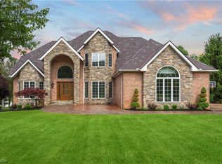 8405 Cherry Hill Ln, Broadview Heights, OH 44147