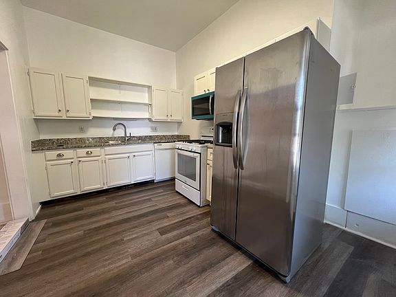 5th image of 210 Eleanor Ave APT 1