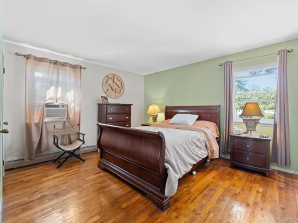 57 Benburb Street, Amityville, NY 11701