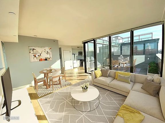 4th image of 267 Pacific St #Penthouse C