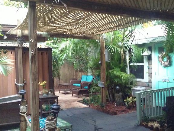 Front Courtyard with Trellis
