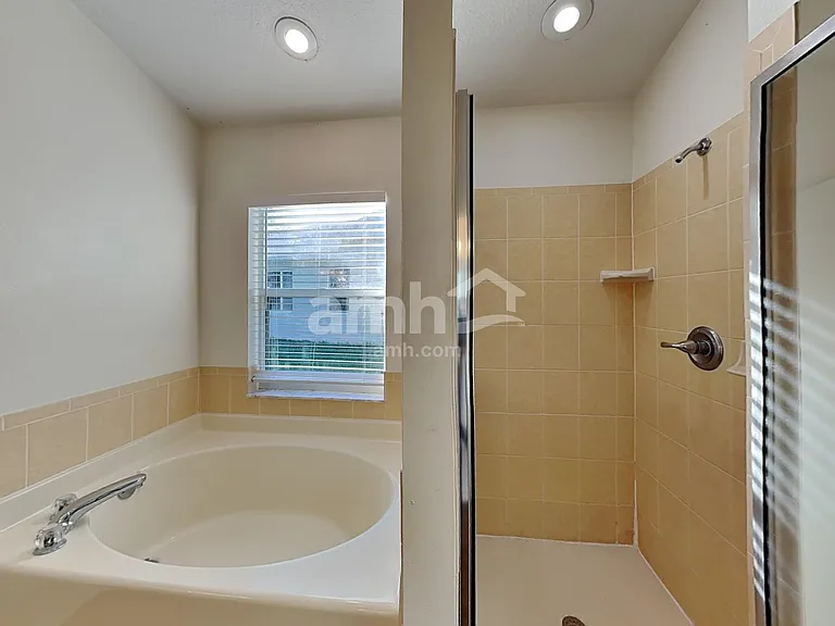 4528 Portobello Cir — Photo 12