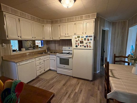 2nd image of 438 Anderson St