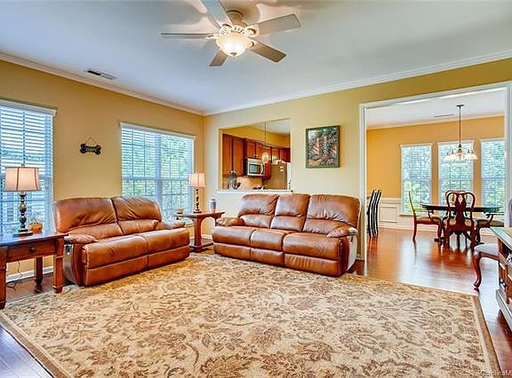5th image of 1621 River Bend Blvd
