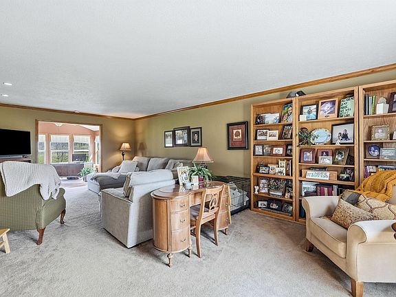 3rd image of 7020 East Cres #900-N