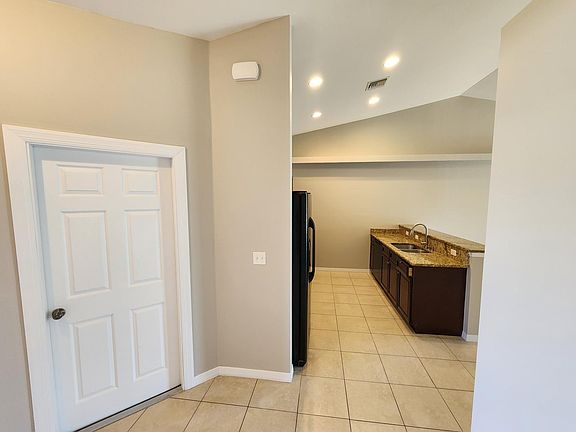 2nd image of 508 SE 5th Pl