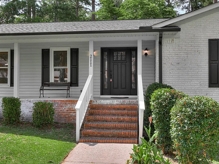2111 Huron Dr — Photo 3