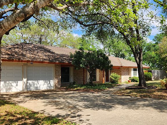 2nd image of 1523 PERIWINKLE ST