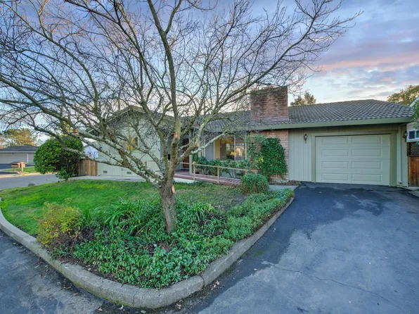 109 Vineyard Circle, Sonoma, CA 95476