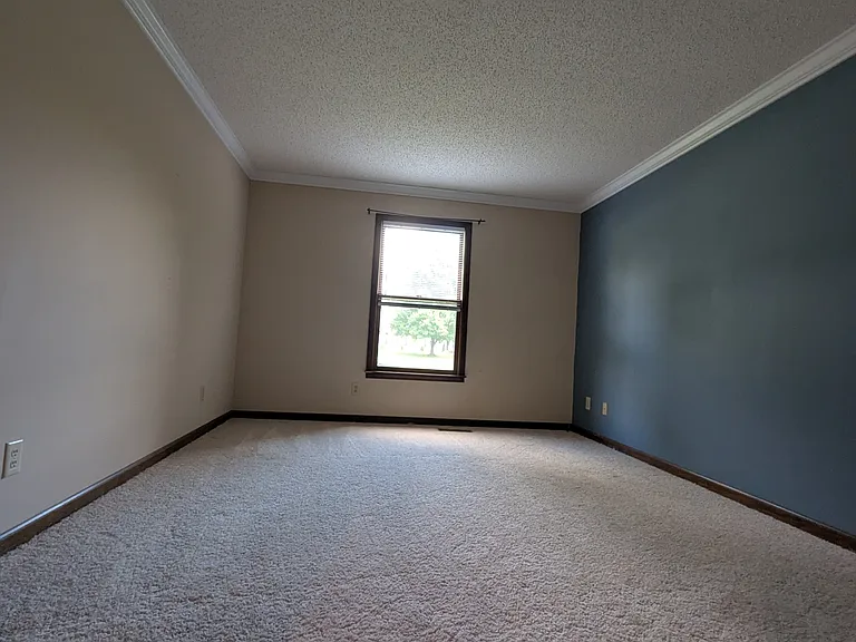 210 Wells Fargo Dr — Photo 18