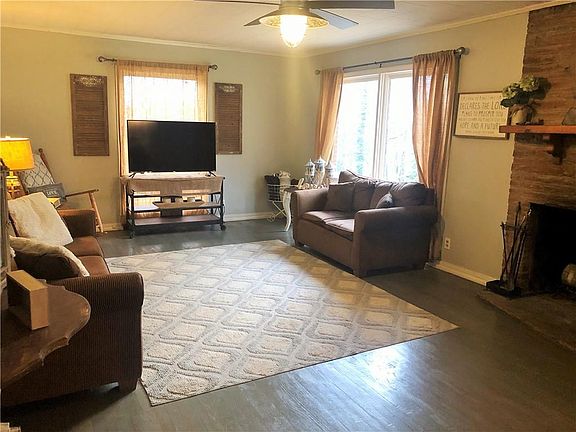 2nd image of 754 Circle Dr NE