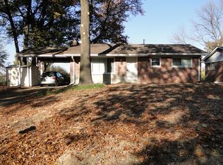 10809 N Warson Rd, Saint Louis, MO 63114