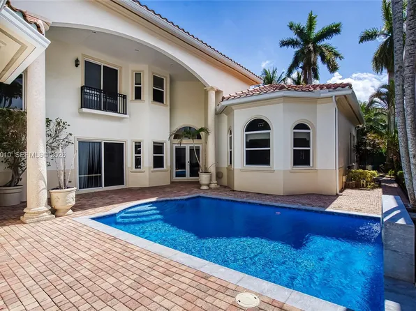 920 Captiva Dr, Hollywood, FL 33019