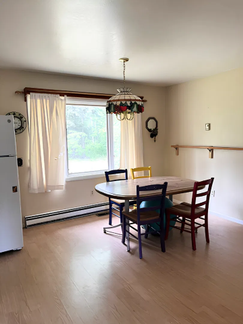 Charming Fully Furnished 3 Bedroom, 1.5 Bath Home Dog Friendly! — Photo 3