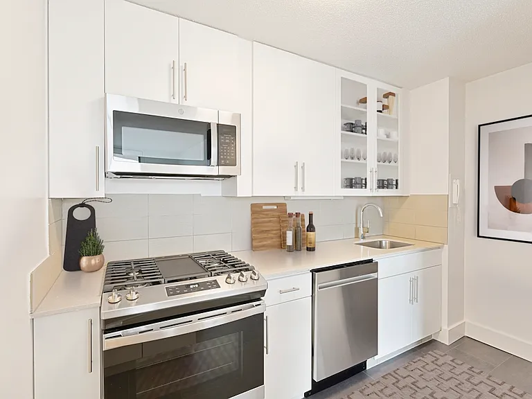 500 2nd Ave #17A — Photo 3