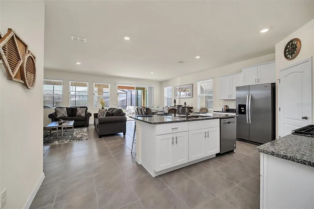 7 bed, 5.5 bath, 3626 sqft, $3,900 — Photo 3