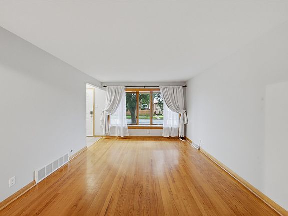 3rd image of 6055 W 64th St