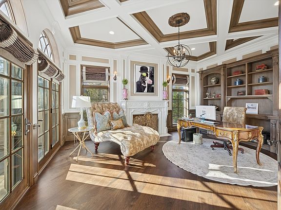 5th image of 321 E 9th St