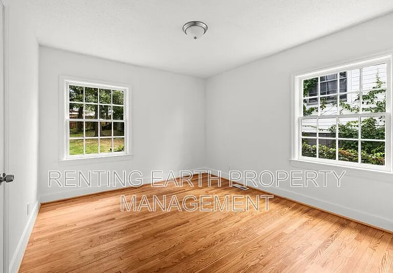 905 7th St W — Photo 5