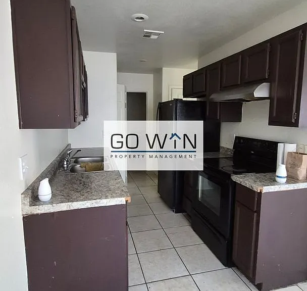 3006 E Granada Rd — Photo 2