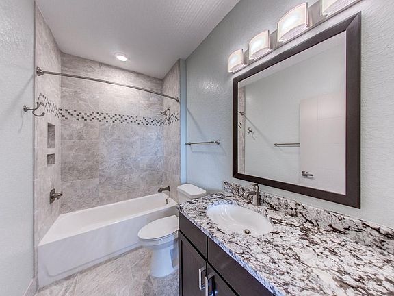 5th image of 925 SW 4th Ave #406