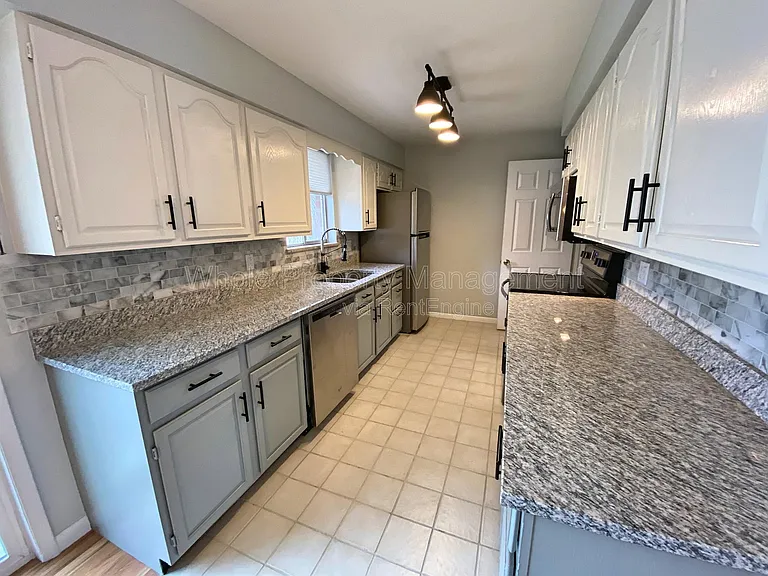 10640 W 62nd Pl — Photo 7