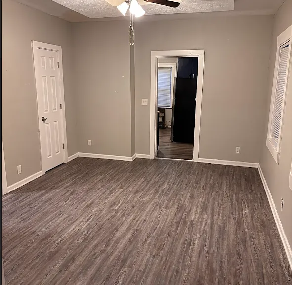 1125 Rowley Ave — Photo 3