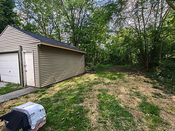 3rd image of 556 Chittenden St