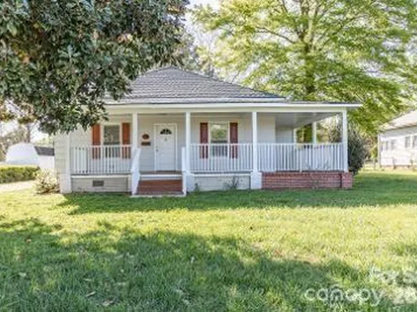 706 S Main St, Clover, SC 29710