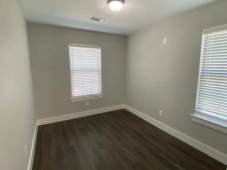 1032 Ray Dr — Photo 6