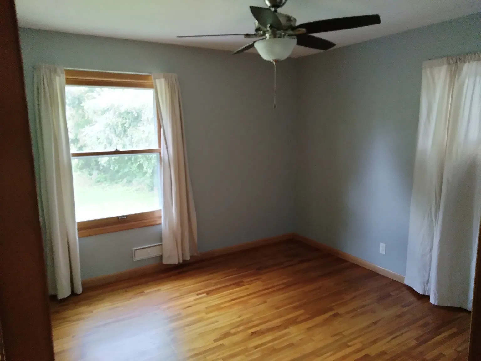 3 bed, 2100 sqft, $2,700 — Photo 4