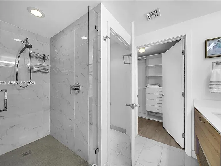 16385 Biscayne Blvd #1104 — Photo 29