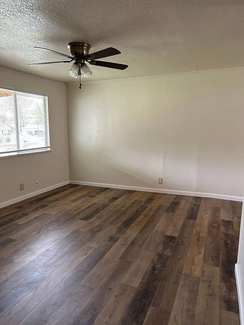 Building Photo - 1043 W Nevada Ct