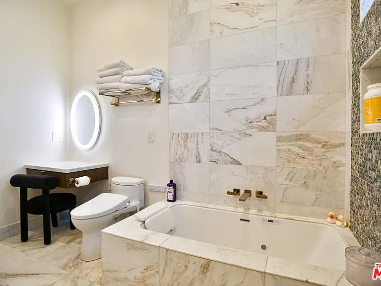 8501 Belford Ave — Photo 31