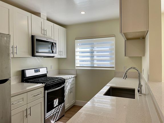 3rd image of 11051 Missouri Ave APT 4