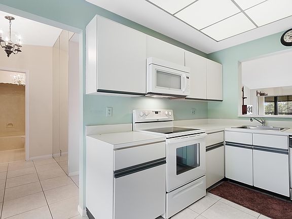 5th image of 5020 Golfview Ct APT 1425