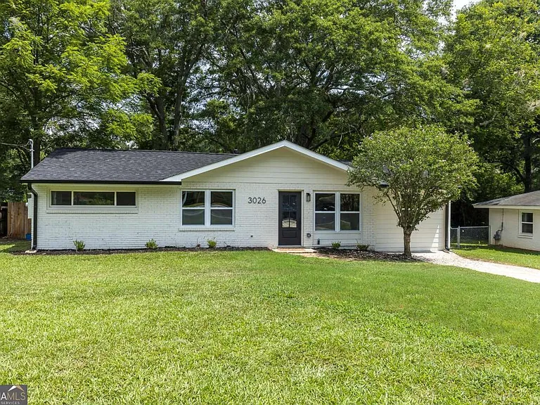 3026 Brook Dr — Photo 2