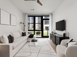 800 Embassy Dr APT 113, Austin, TX 78702